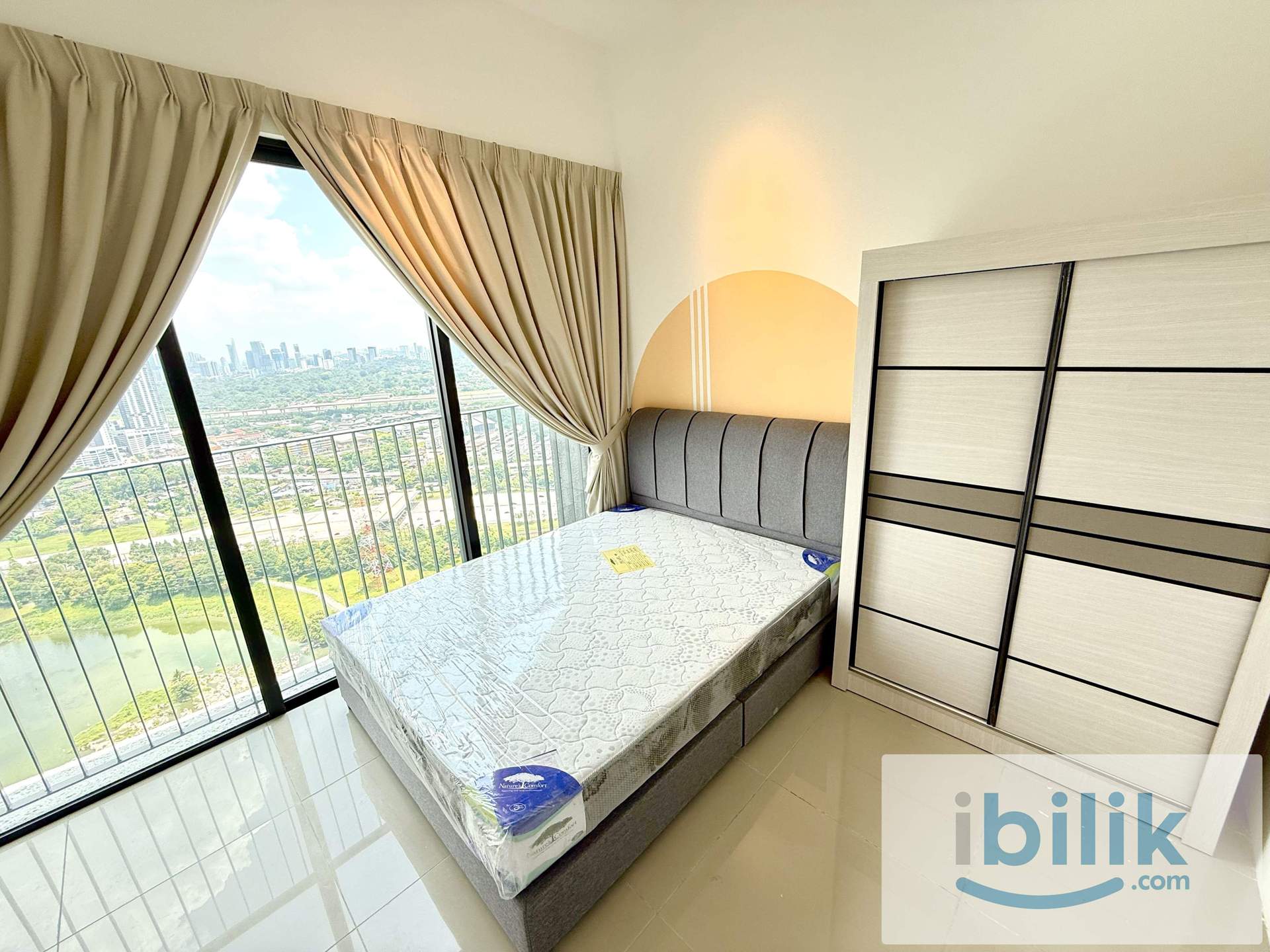 Walk to LRT Cheras, Fully Furnished Medium & Balcony Room, IXORA RESIDENCE  - Image 3