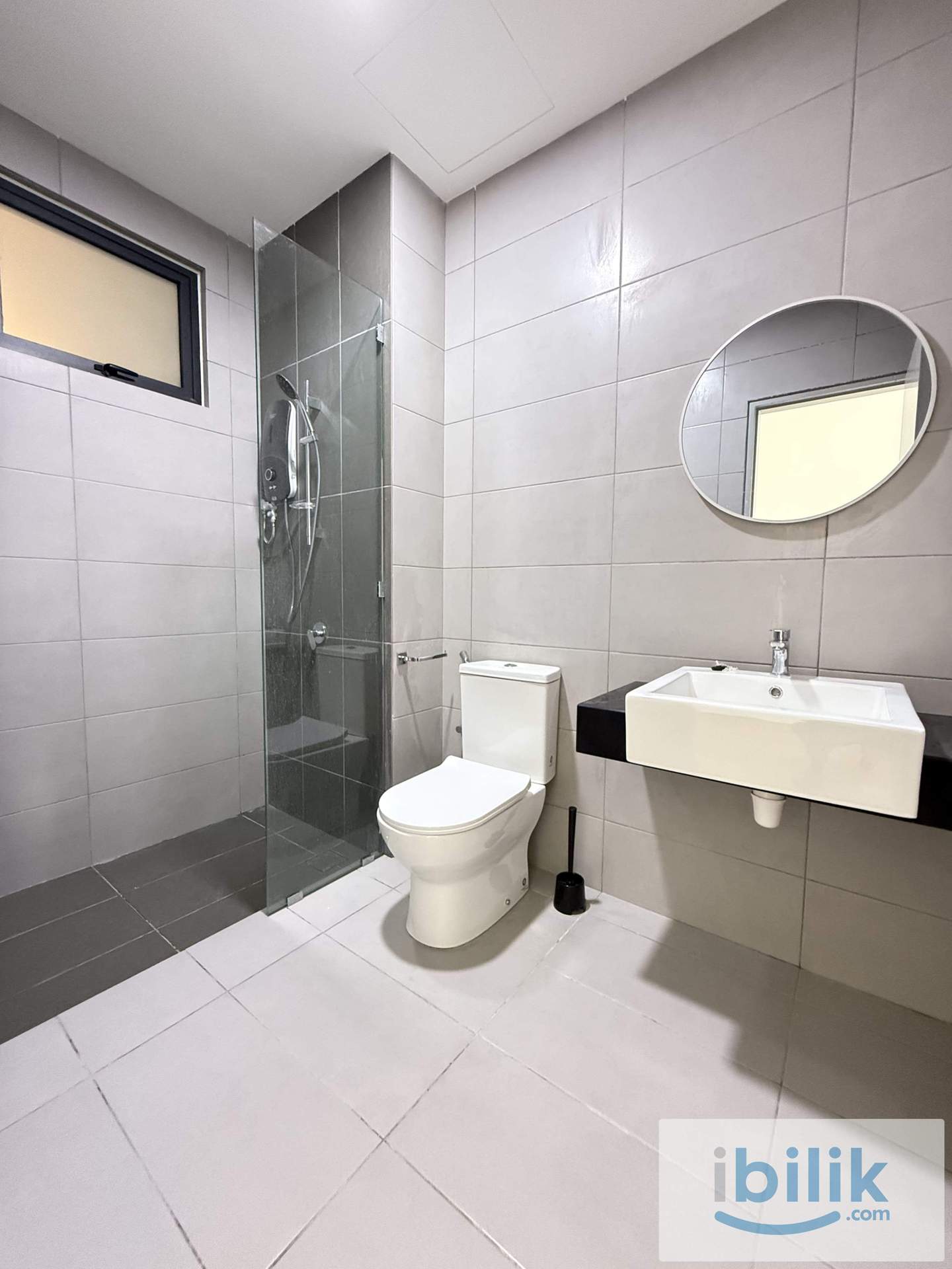 Walk to LRT Cheras, Master Room w/ Private Bathroom, IXORA RESIDENCE - Image 9