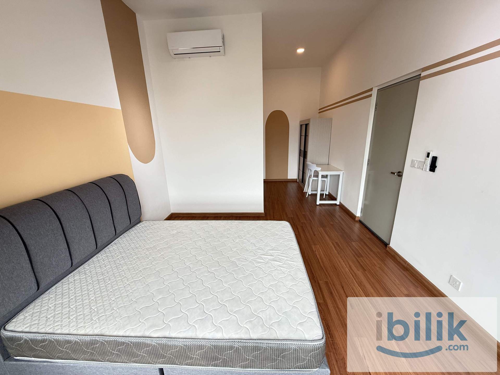 Walk to LRT Cheras, Master Room w/ Private Bathroom, IXORA RESIDENCE - Image 3