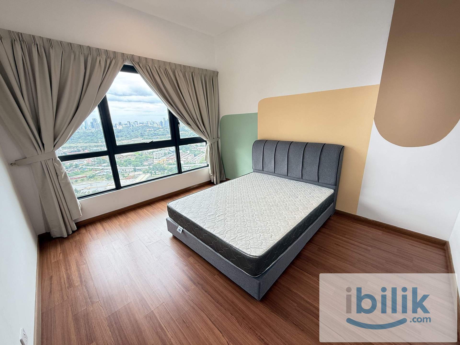 Walk to LRT Cheras, Master Room w/ Private Bathroom, IXORA RESIDENCE - Image 1
