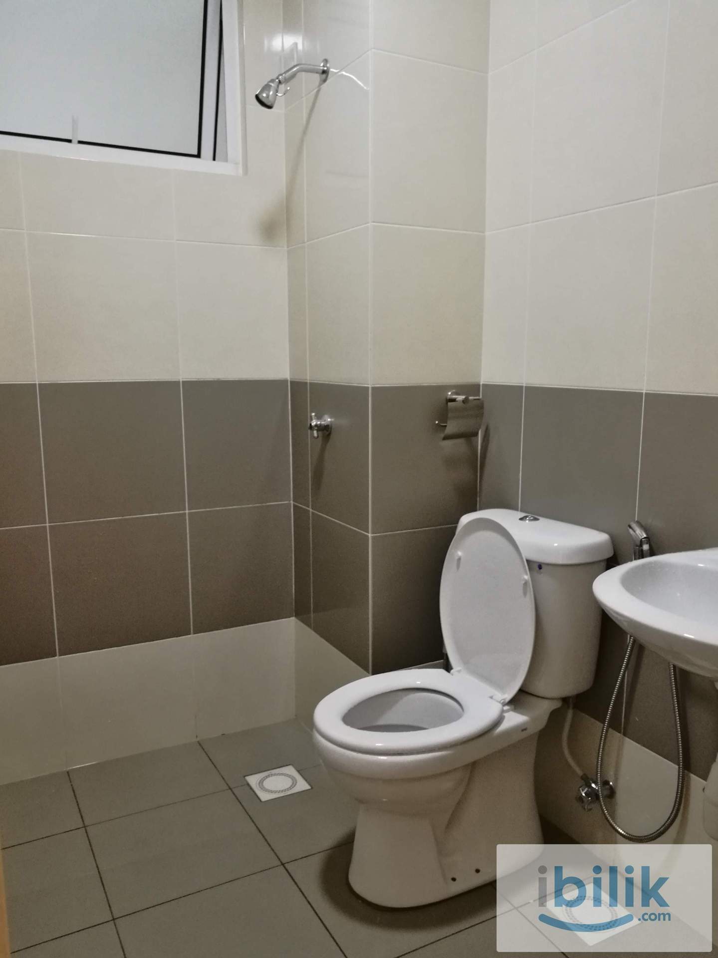 Saville D'Lake Medium Room for Rent - Image 1