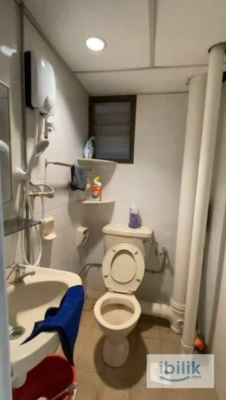 Small room with window fully furnished - Image 1