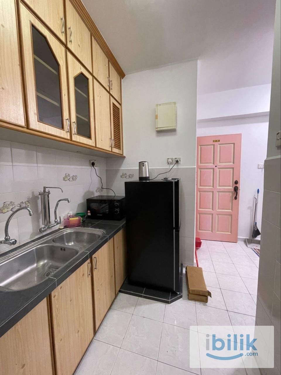 Small room with window fully furnished - Image 3