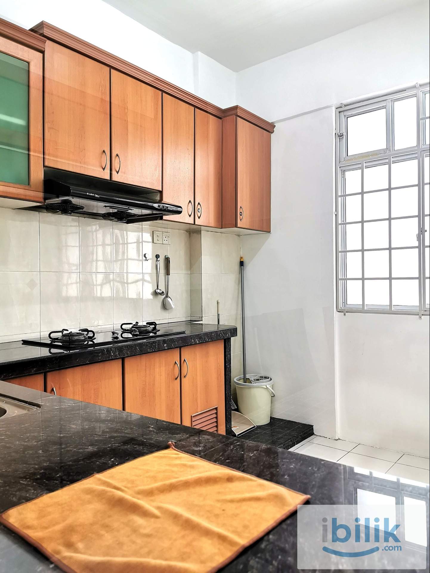 Middle room with aircon near queensbay mall - Image 3