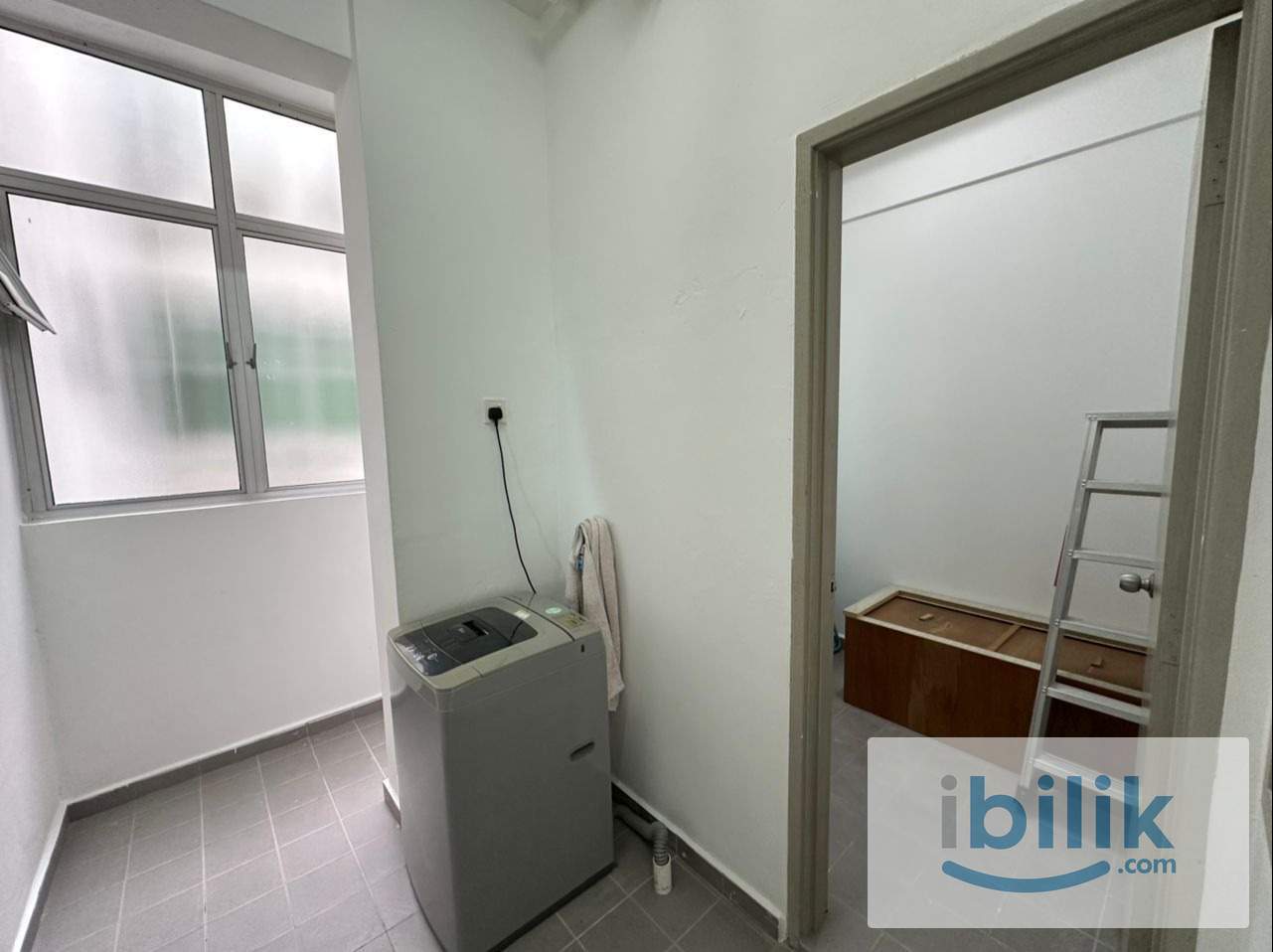 Bayan lepas aircon room golden triangle 1 condominium - Image 4