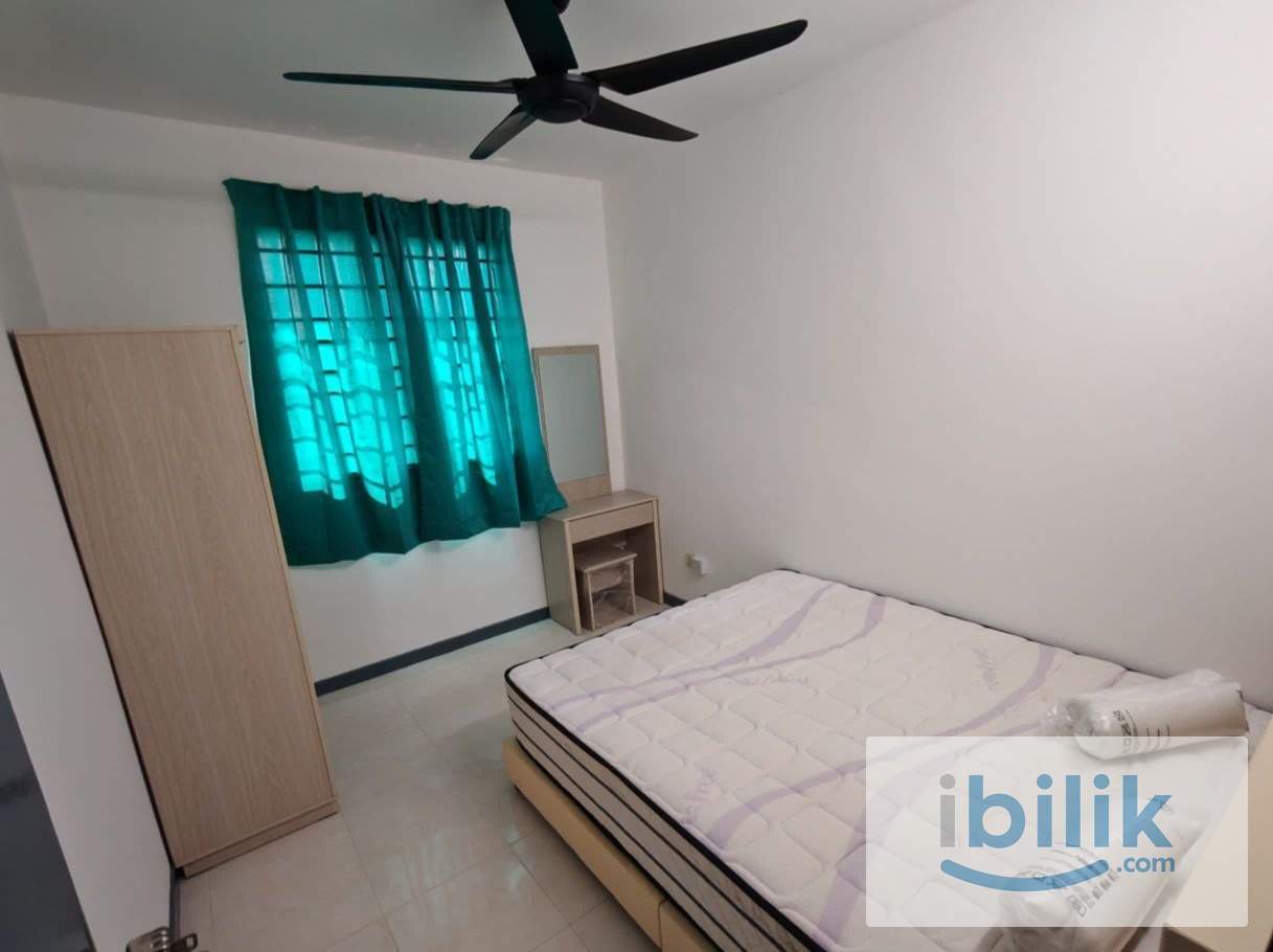 Jelutong middle room near georgetown - Image 1