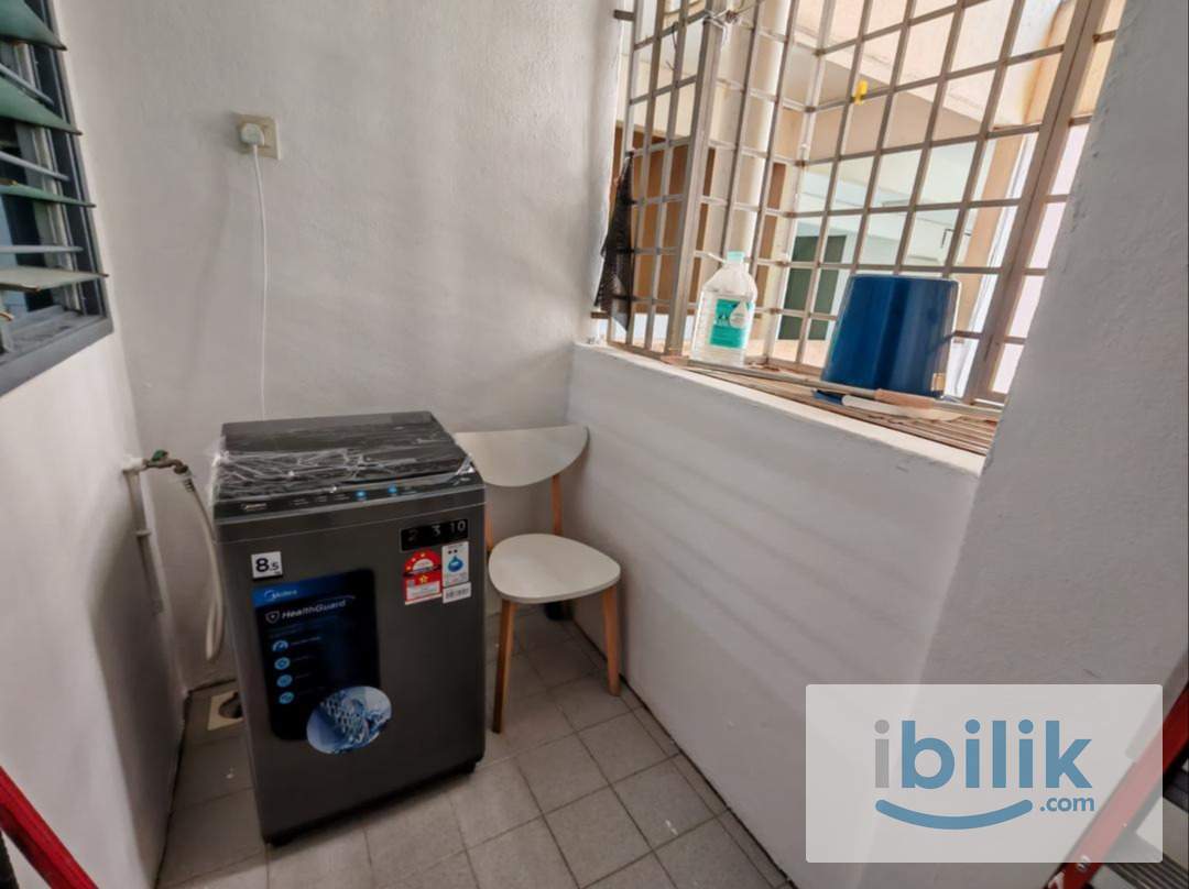 Jelutong middle room near georgetown - Image 4