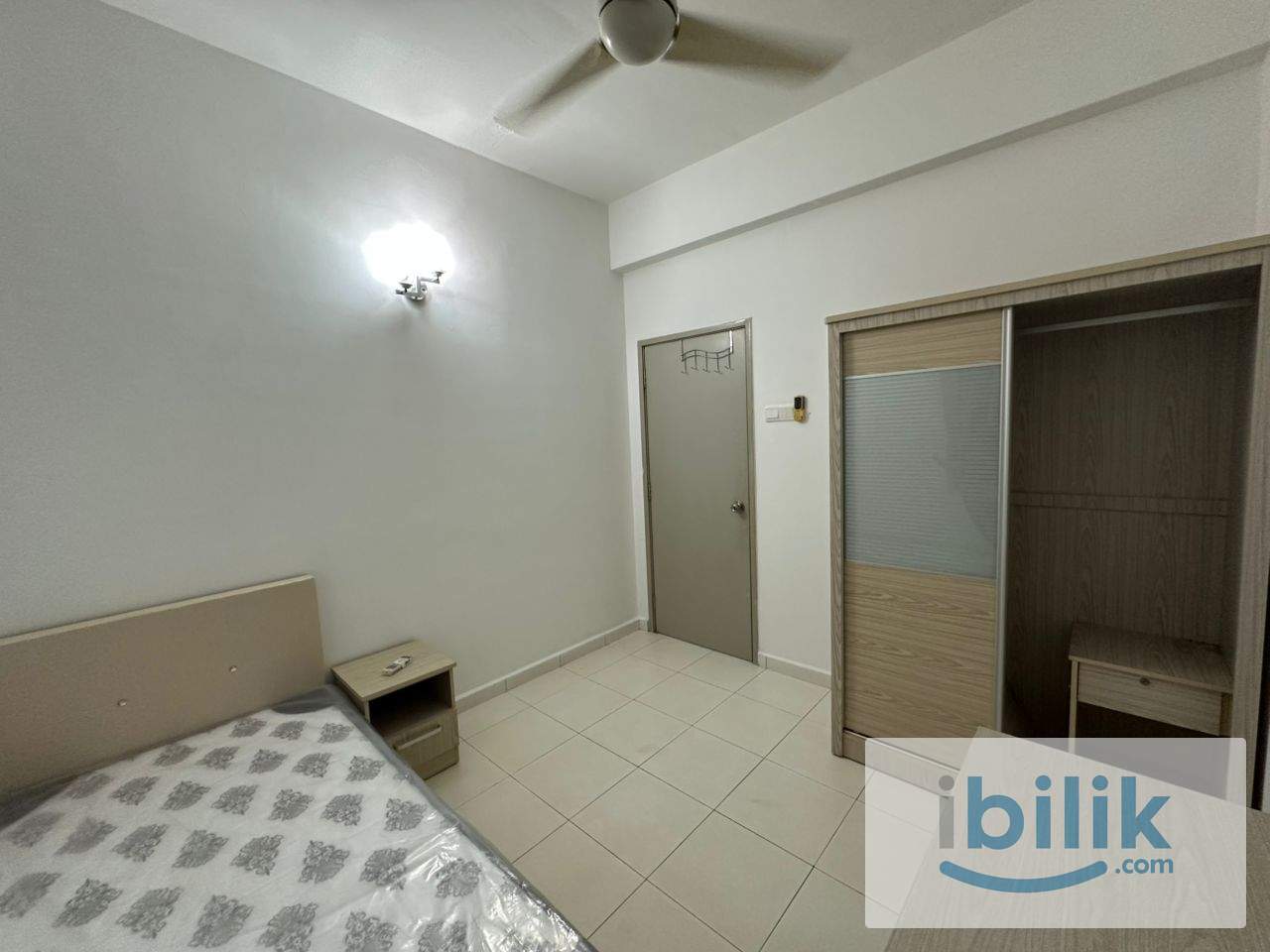 Middle aircon room bayan lepas golden triangle 1 condominium - Image 1