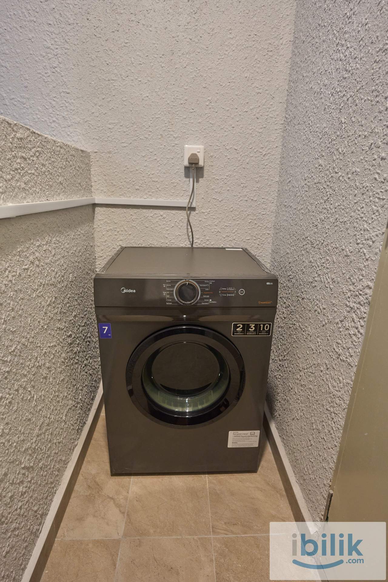 Fully Furnished Medium Room, [2 min walk to MRT Sri Raya] Mixed & Chinese Unit - Image 3
