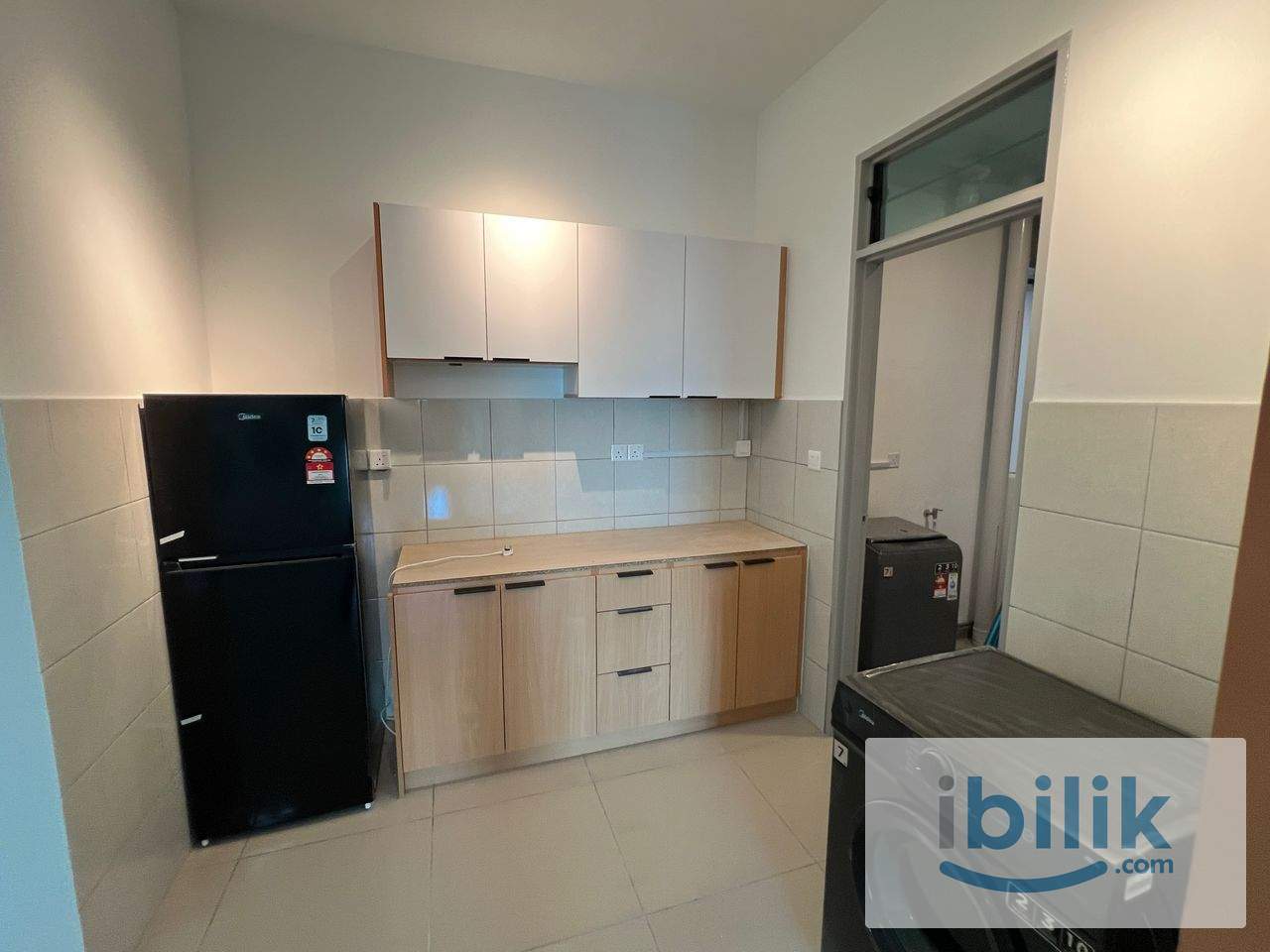 FEMALE Unit/ Fully Furnished Master Room / Ready to Move In - Image 3