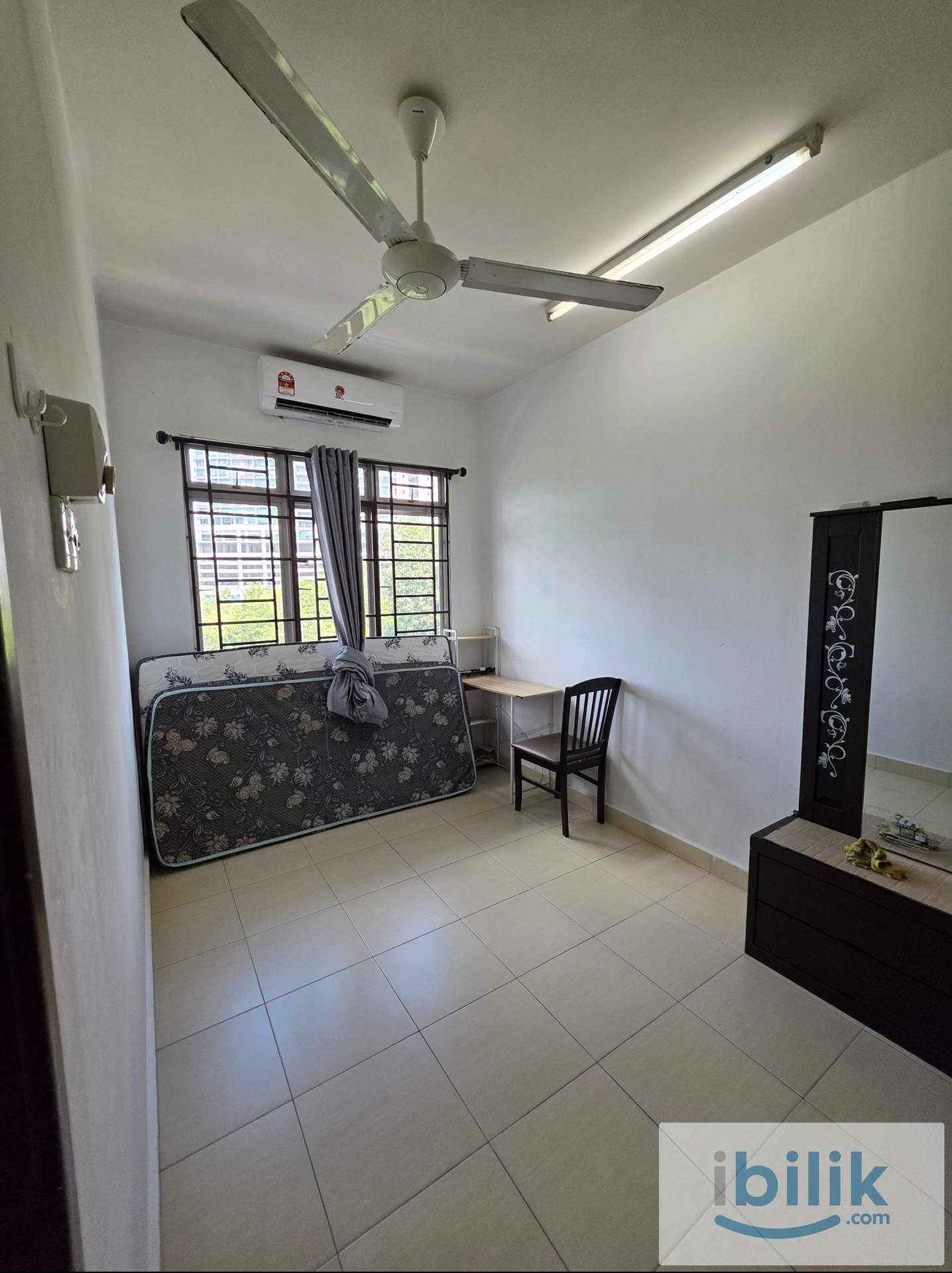 Aircond included medium room - Image 1