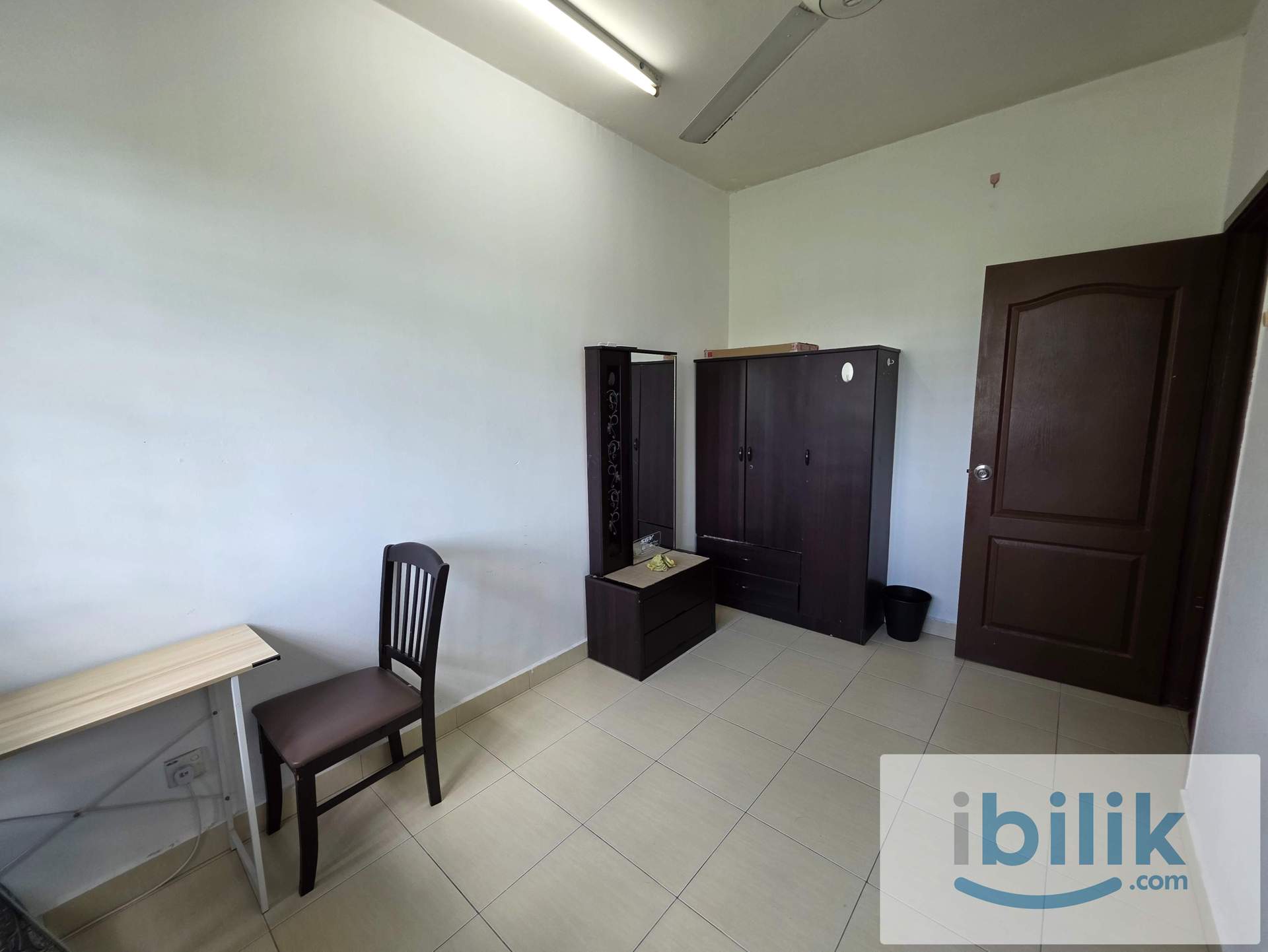 Aircond included medium room - Image 4