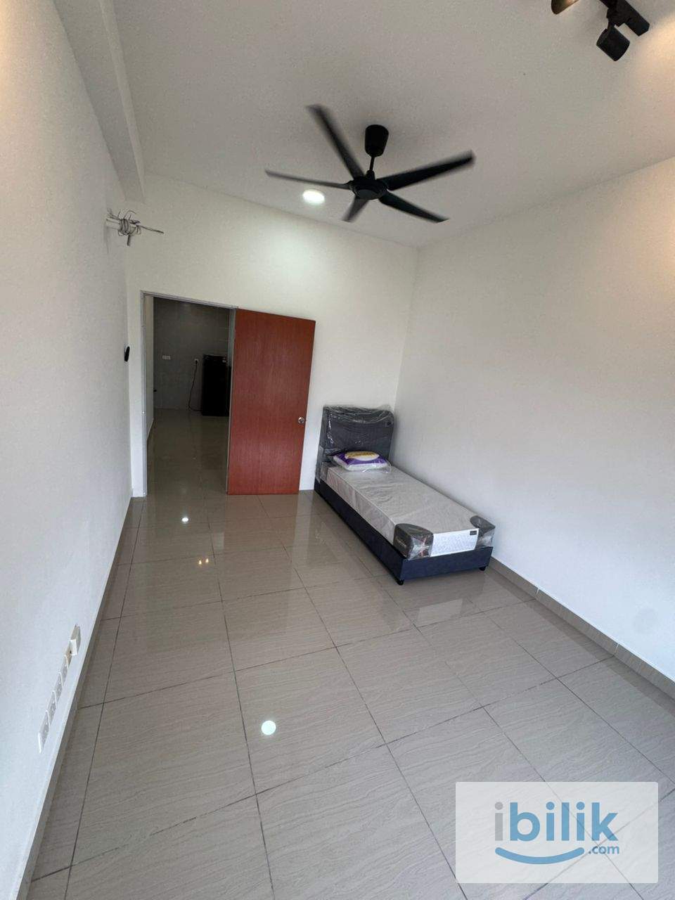 Skylake Residence room for rent - Image 1
