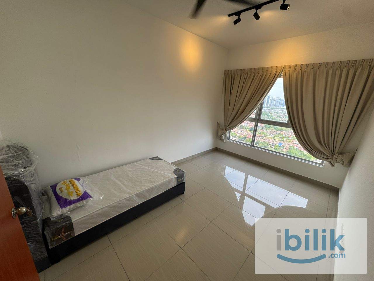 Skylake Residence room for rent - Image 5