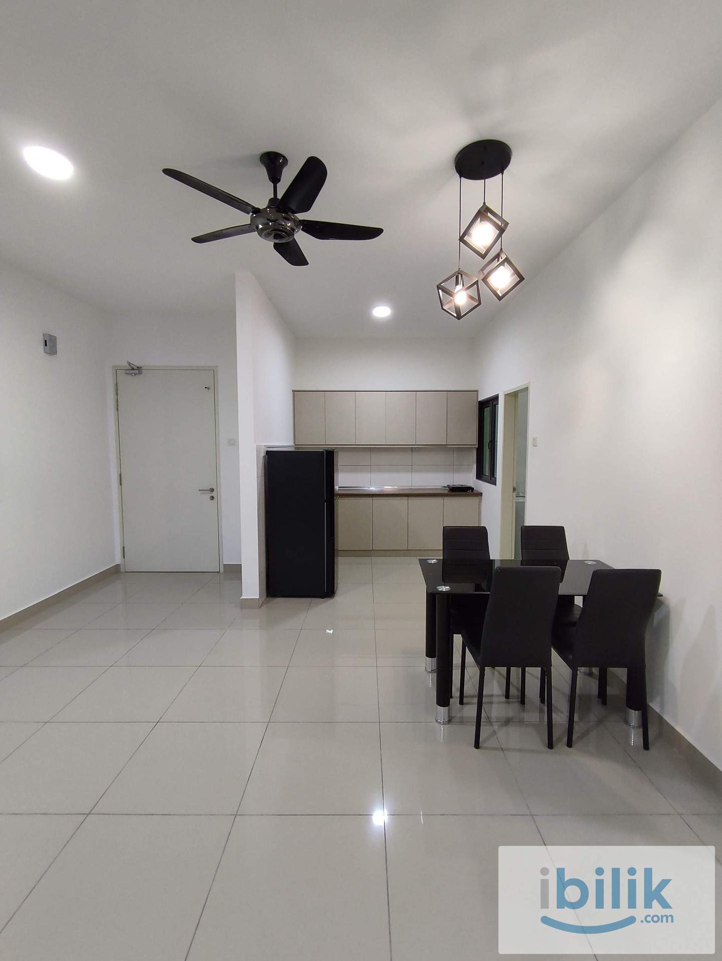 Walk to LRT! Medium Room for Rent! - Image 3