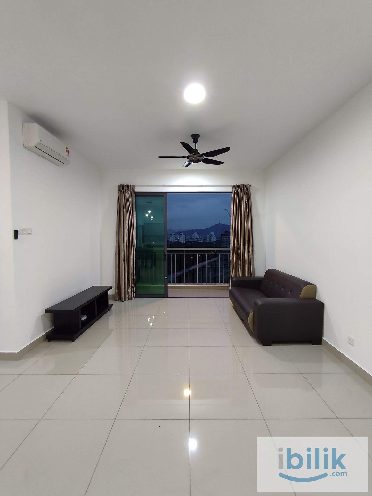 Walk to LRT! Medium Room for Rent! - Image 2
