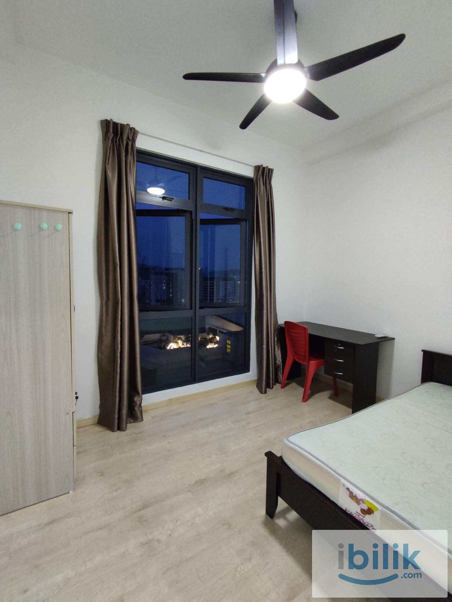 Walk to LRT! Medium Room for Rent! - Image 1