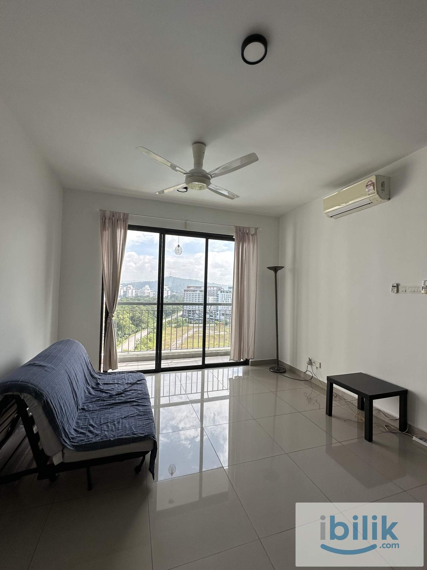 Walk to LRT! Master room for rent near apu! - Image 5