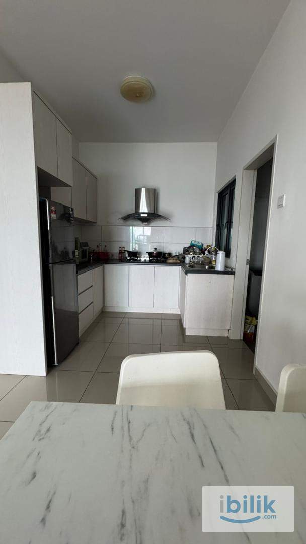 Walk to LRT! Junior Medium Room for Rent! - Image 3