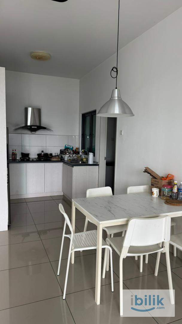 Walk to LRT! Junior Medium Room for Rent! - Image 4