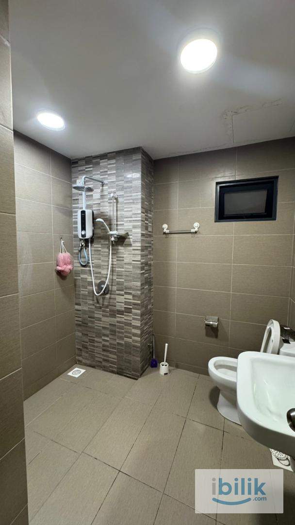Walk to LRT! Junior Medium Room for Rent! - Image 5