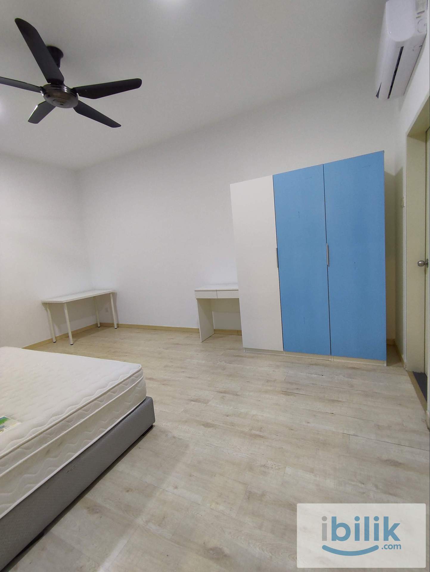 Walk to LRT! Large Master Room for Rent! - Image 3