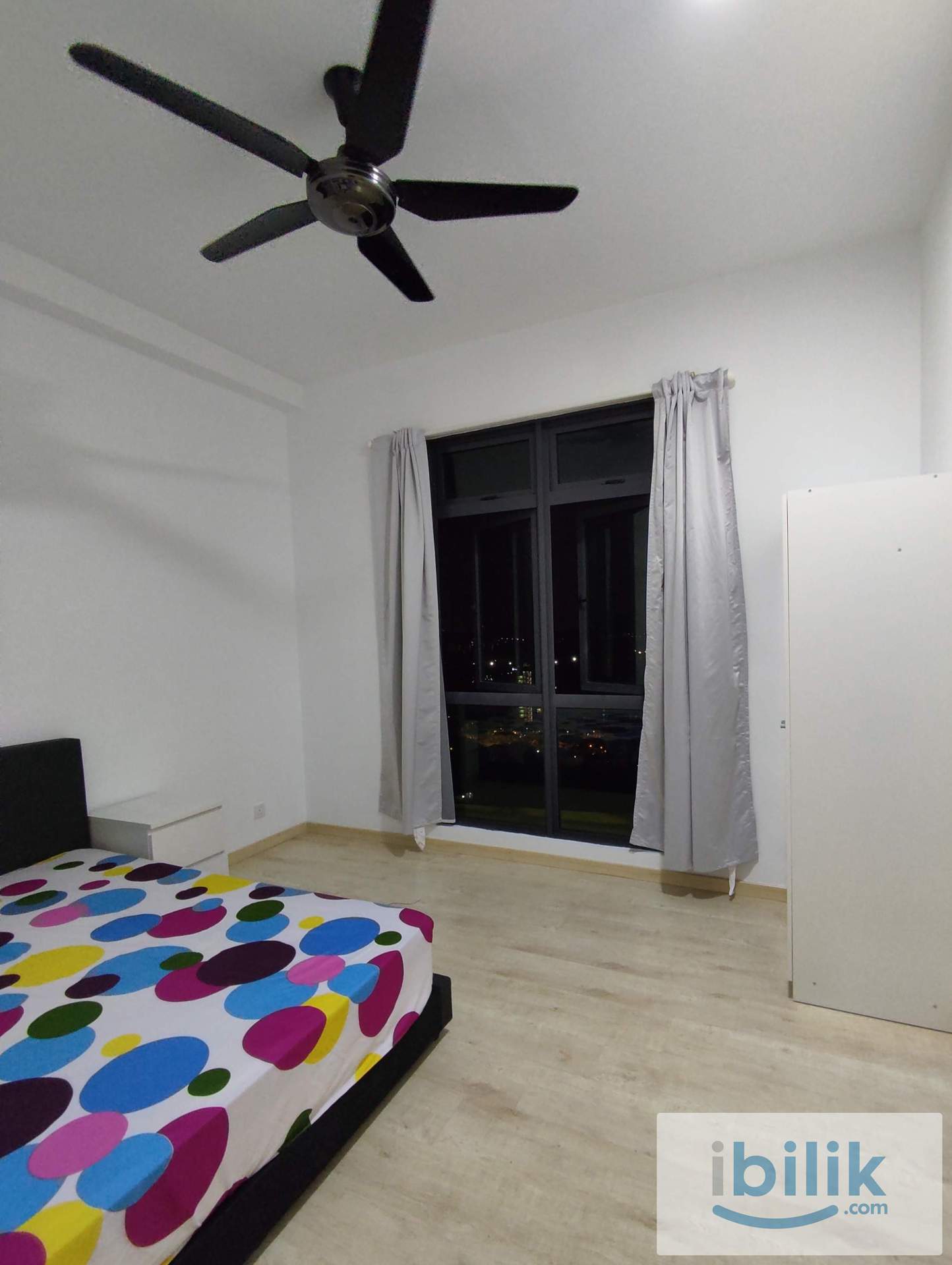 Walk to LRT! Large medium room for rent near apu! - Image 1