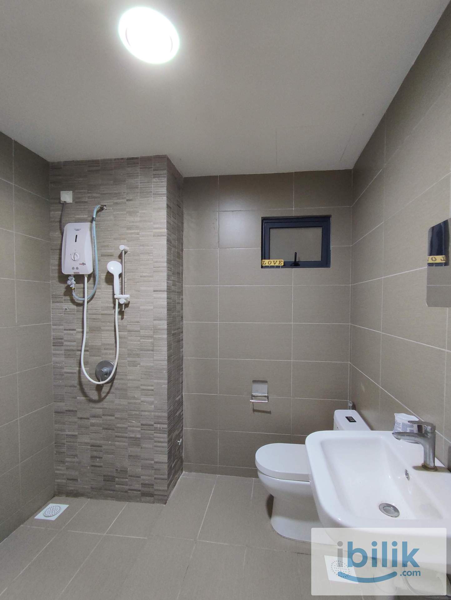 Walk to LRT! Large medium room for rent near apu! - Image 4