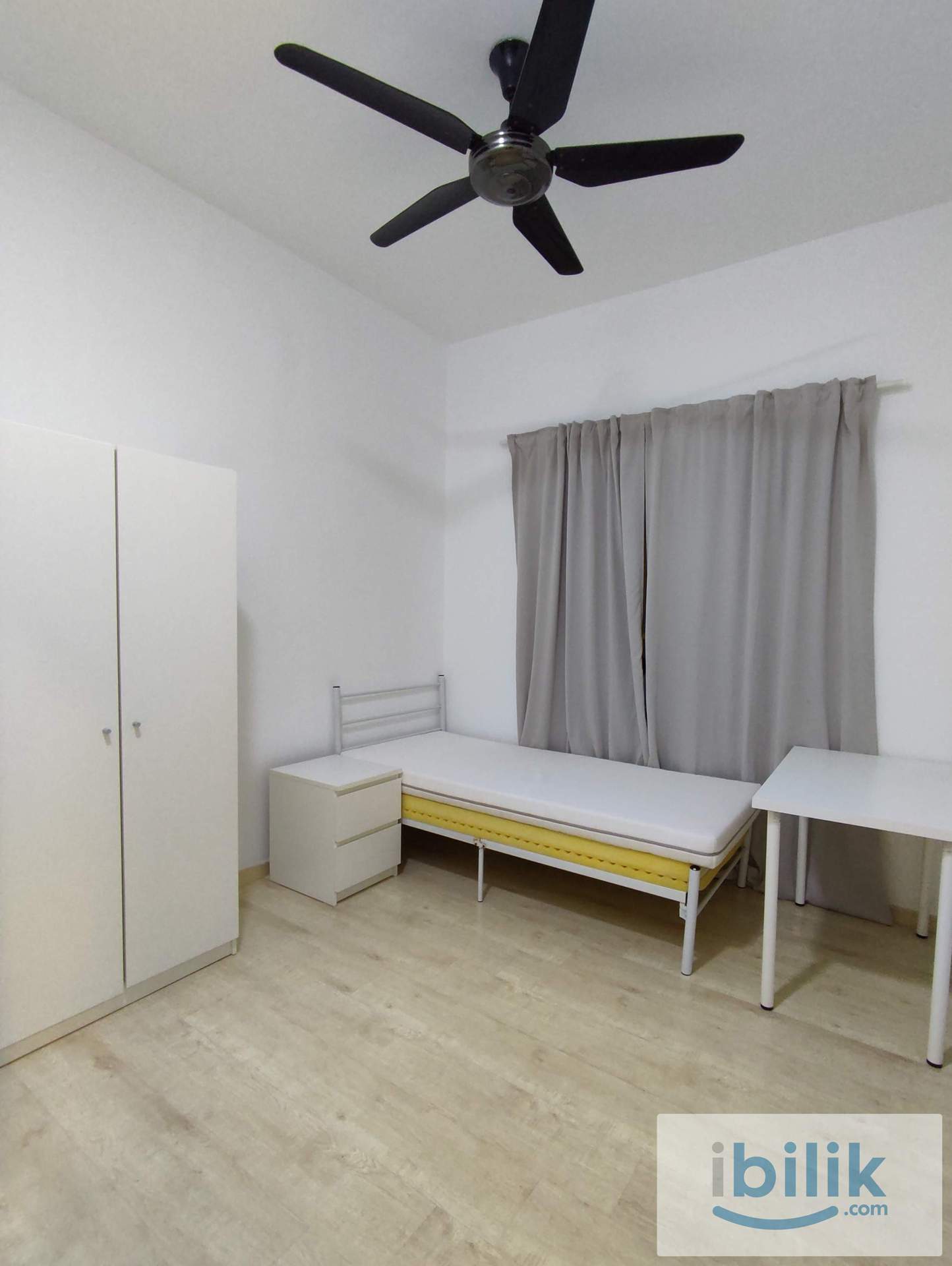 Walk to LRT! Junior medium room for rent near apu! - Image 1