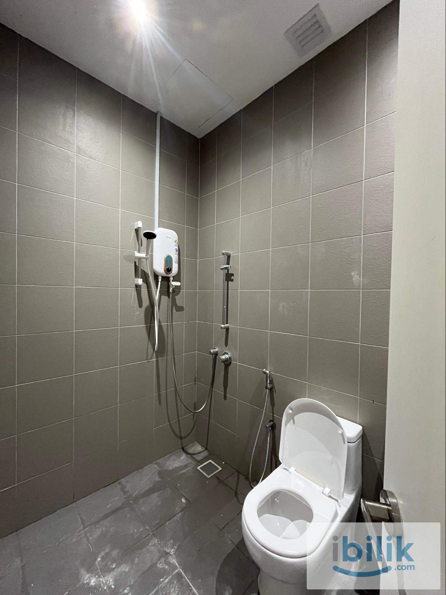 3 Mins walk to Bus stop 🛑 | 0 deposit 💯 | female unit ♀️ - Image 4
