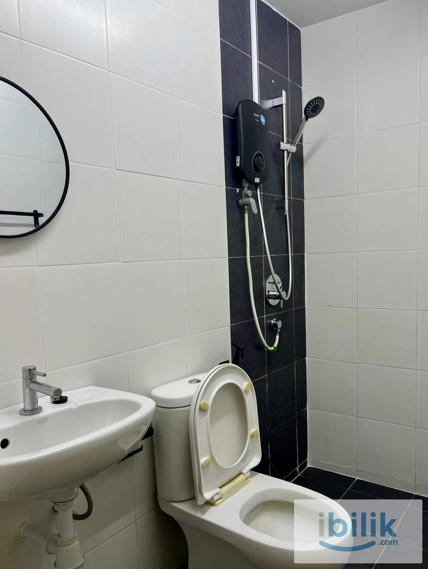 🔥 🔥3 mins walk to LRT Station! BEAUTIFUL bedroom with BALCONY for rent!😍 - Image 5