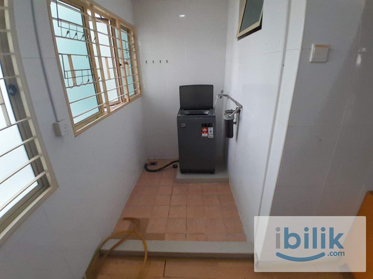[East Lake] Master Room Rent Near APU, South City Plaza, MRT direct UPM - Image 3
