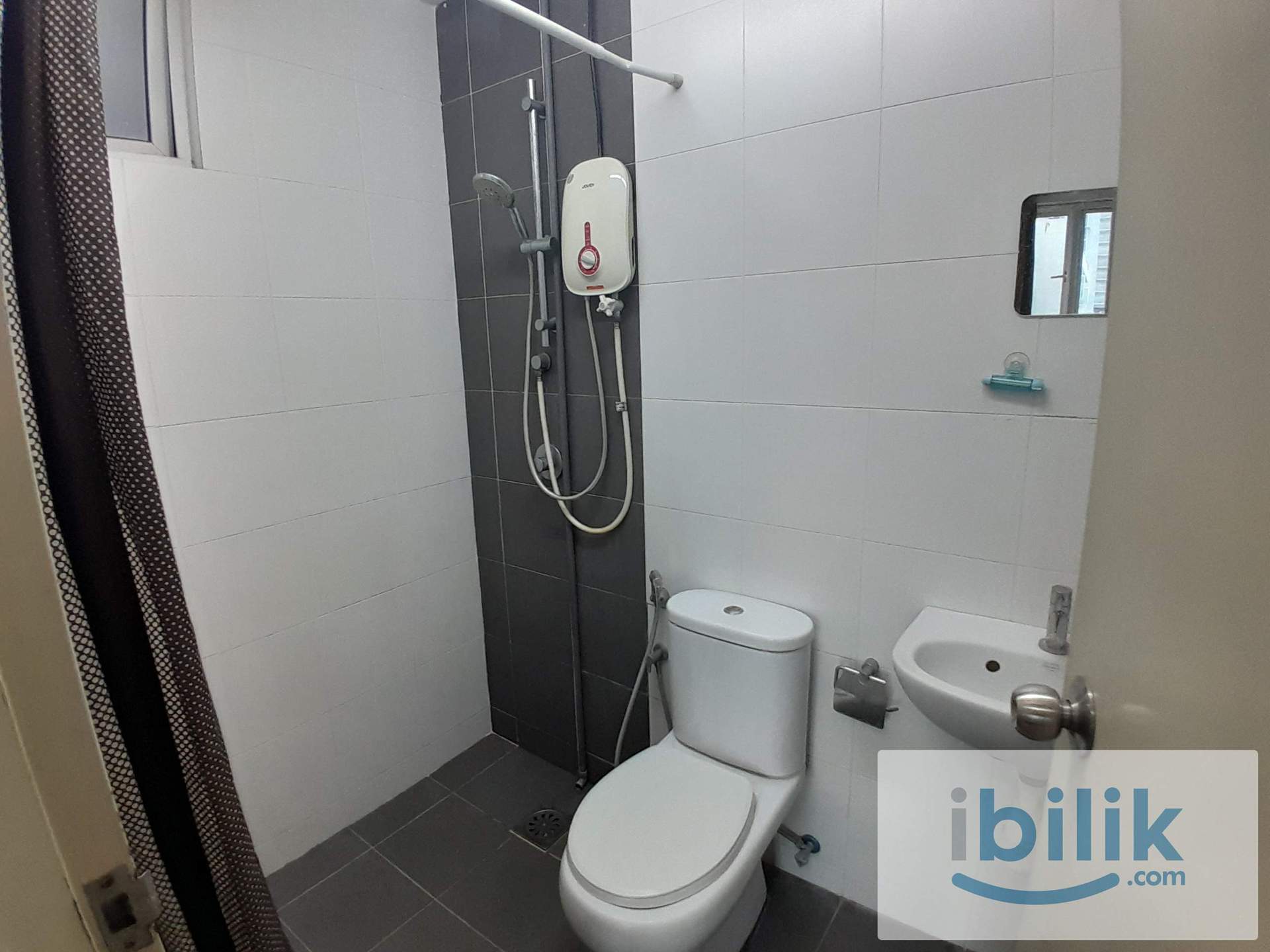 [Pacific Place] Mixed Gender Unit Master Room Private Bathroom Near LRT, Evolve Mall, Citta Mall - Image 4