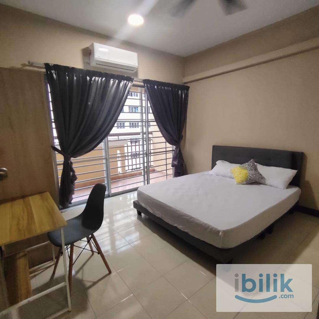 Cozy Balcony Room - Image 1