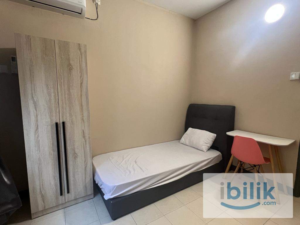 Cozy Middle Room - Image 1