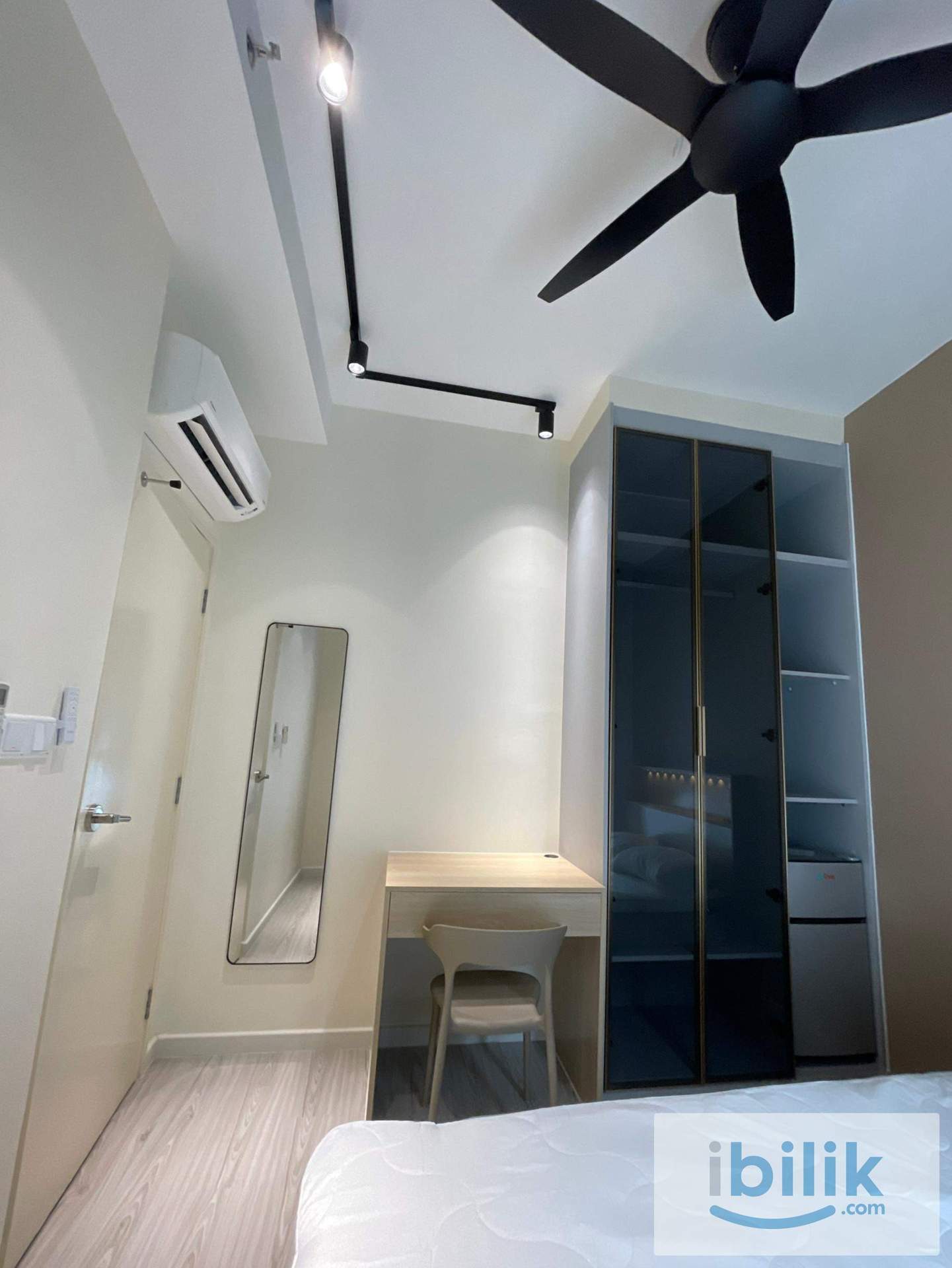 Medium Room for Rent – Meta Residence Seri Kembangan (Malay Female) - Image 3