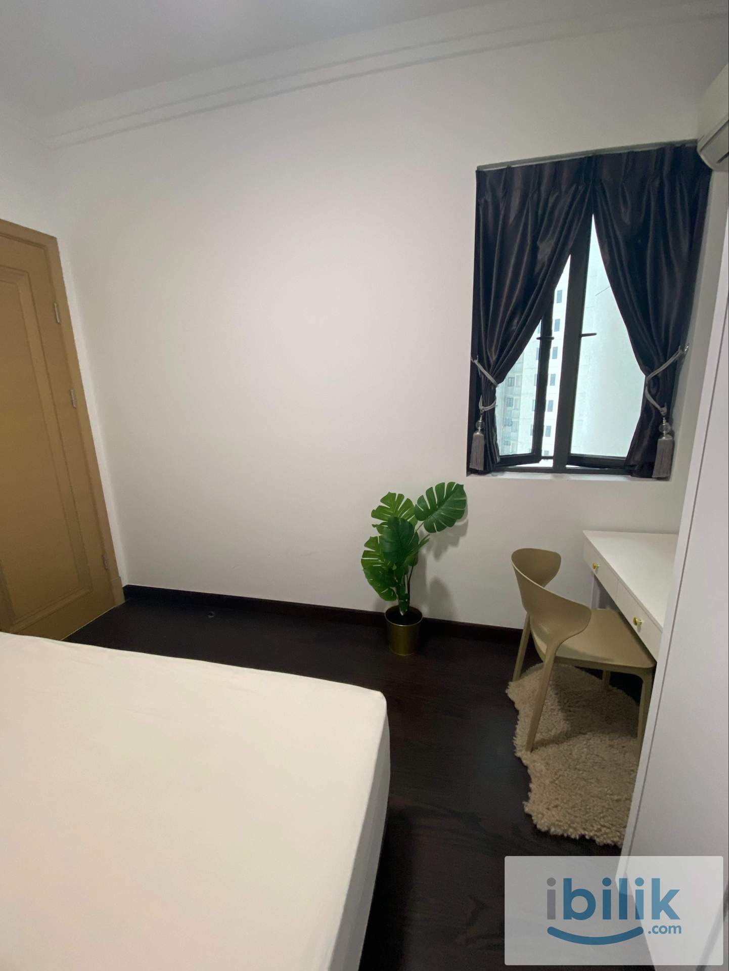 R&F new and Spacious room (big wardrobe) for rent - Image 3