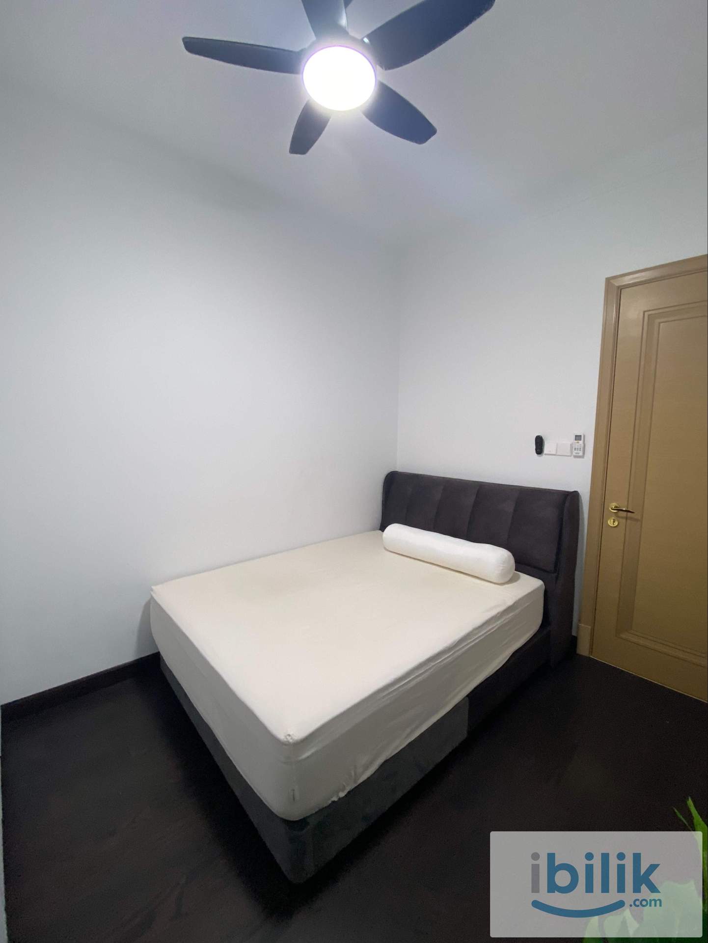 R&F new and Spacious room (big wardrobe) for rent - Image 5