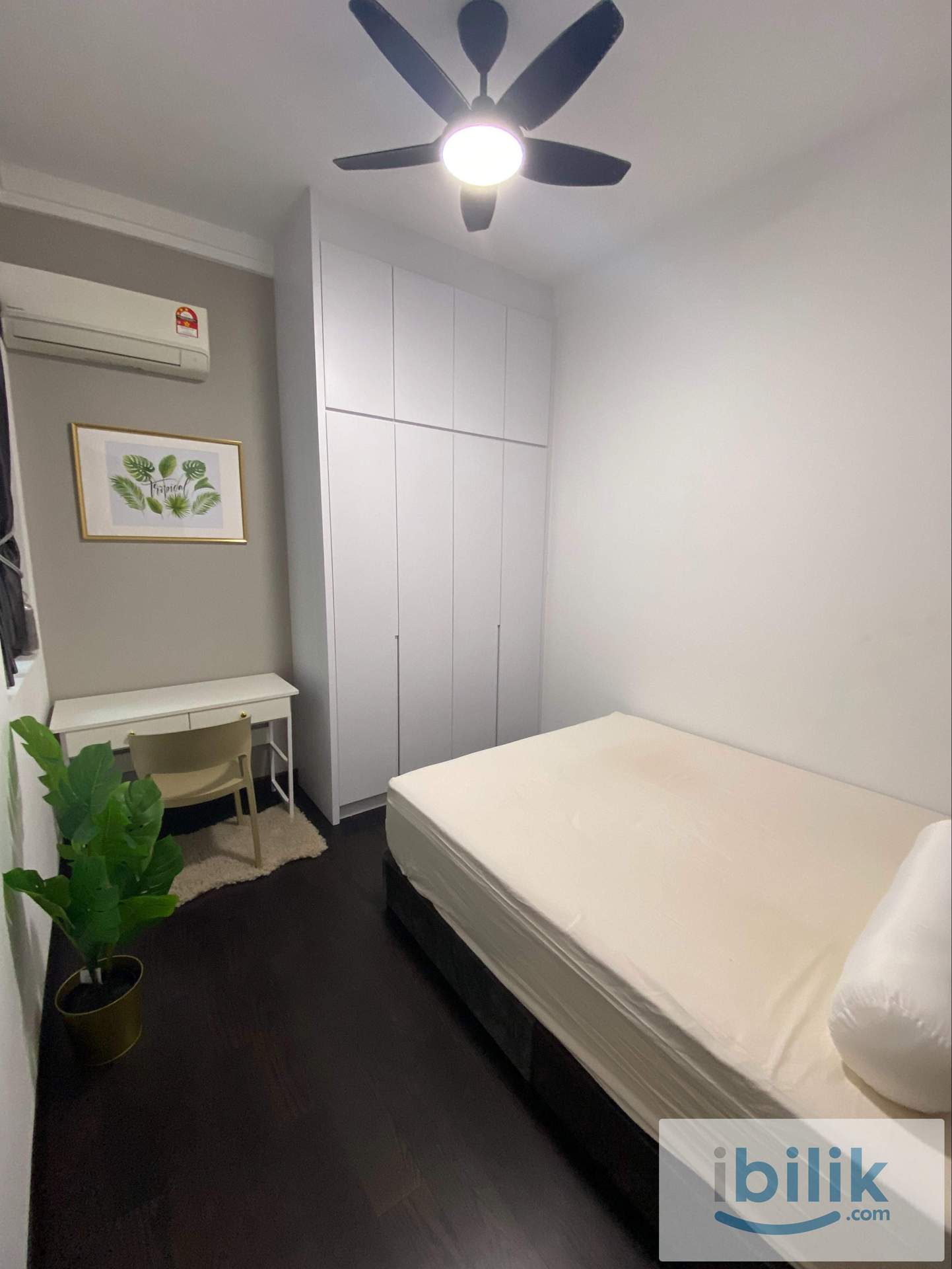 R&F new and Spacious room (big wardrobe) for rent - Image 7