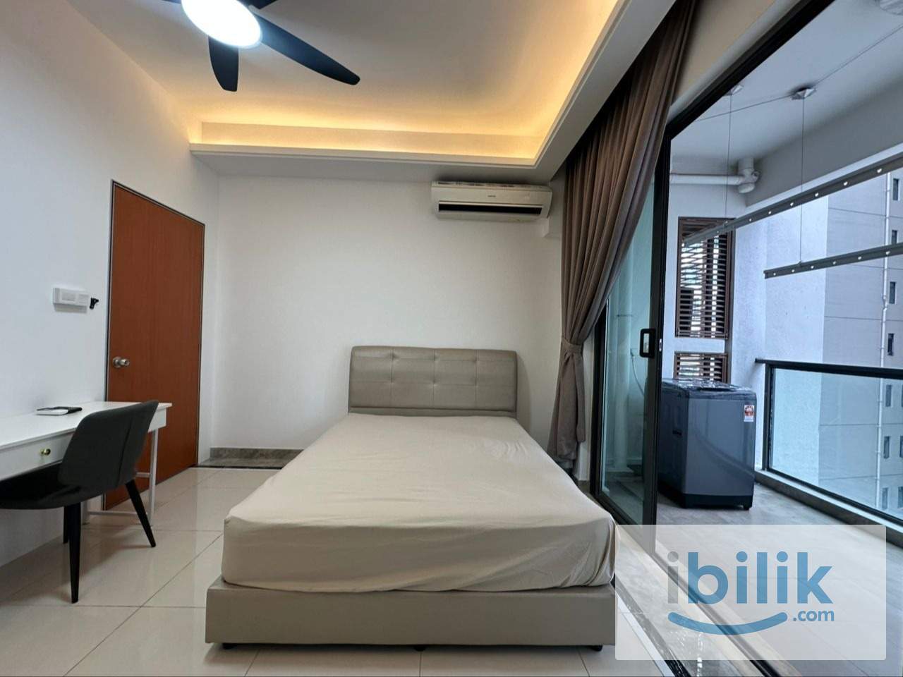 Balcony room with TV and own washer - mins walk to CIQ (Sheltered) - Image 5
