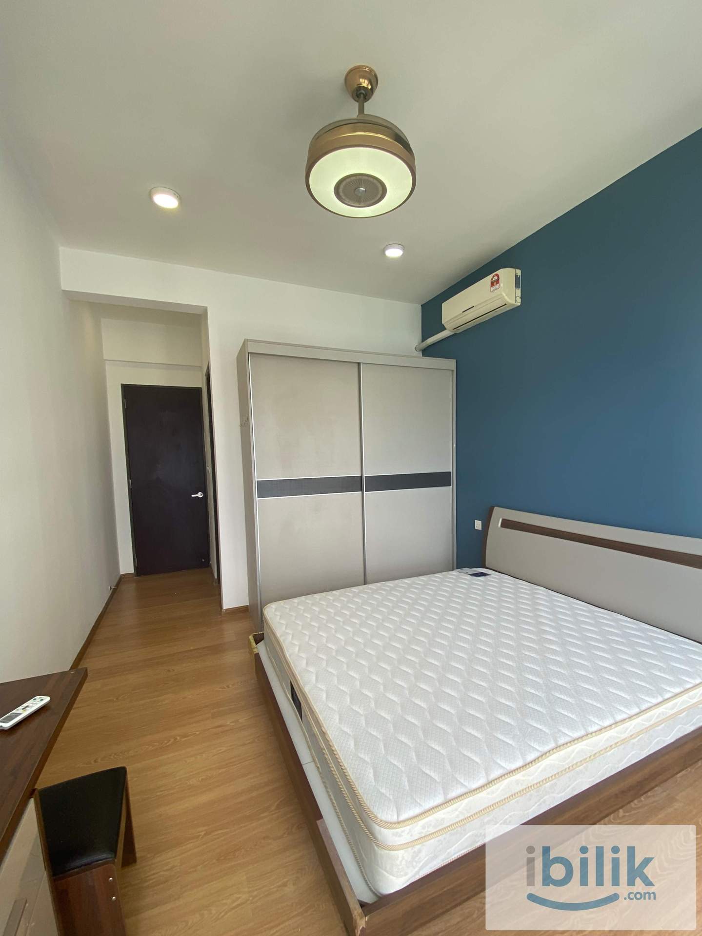 Big Master bedroom (Seaview) at country garden danga bay - Image 1