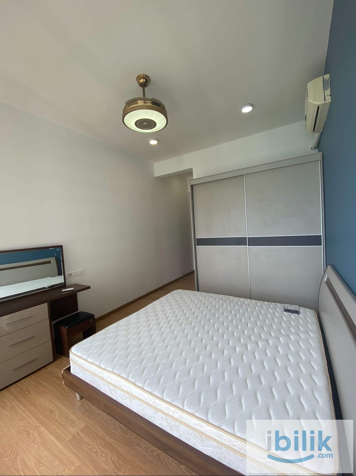 Big Master bedroom (Seaview) at country garden danga bay - Image 2