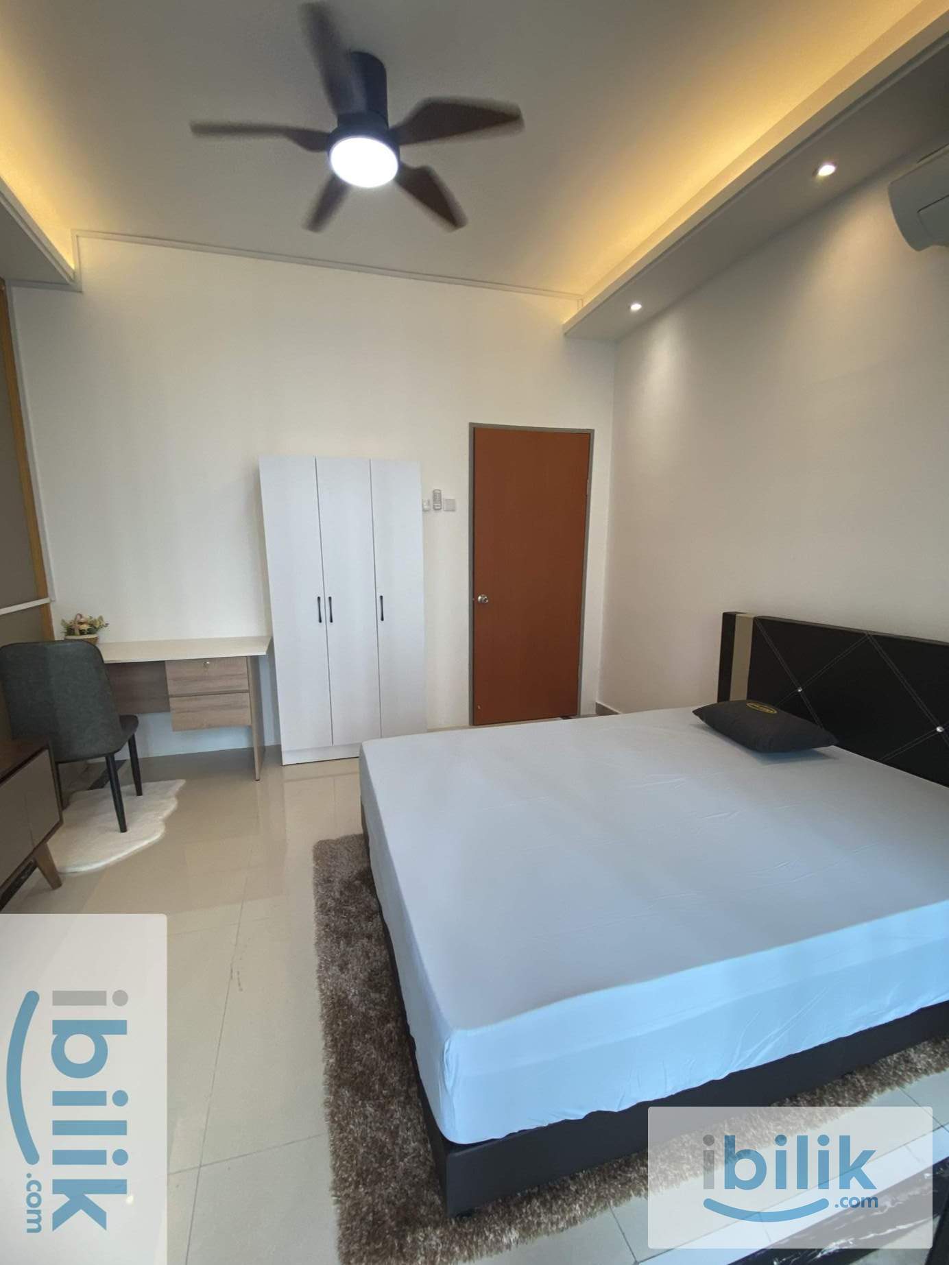 Balcony room  (Own washer) at R&F mall for rent - Image 2
