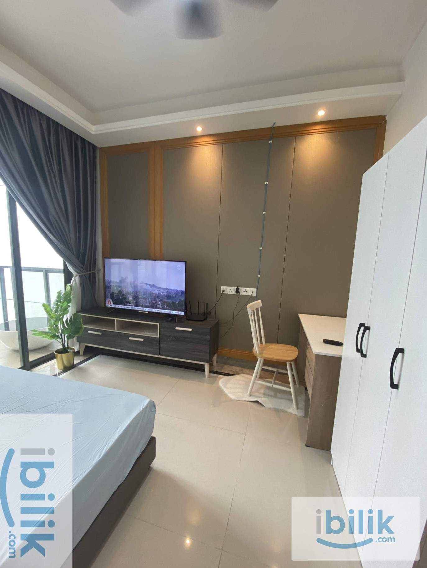 Balcony room  (Own washer) at R&F mall for rent - Image 7