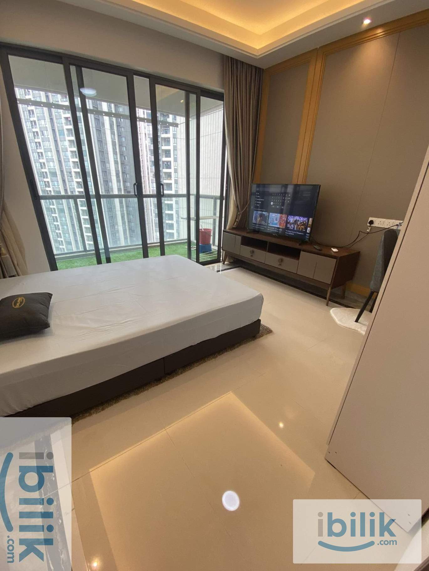 Balcony room  (Own washer) at R&F mall for rent - Image 10