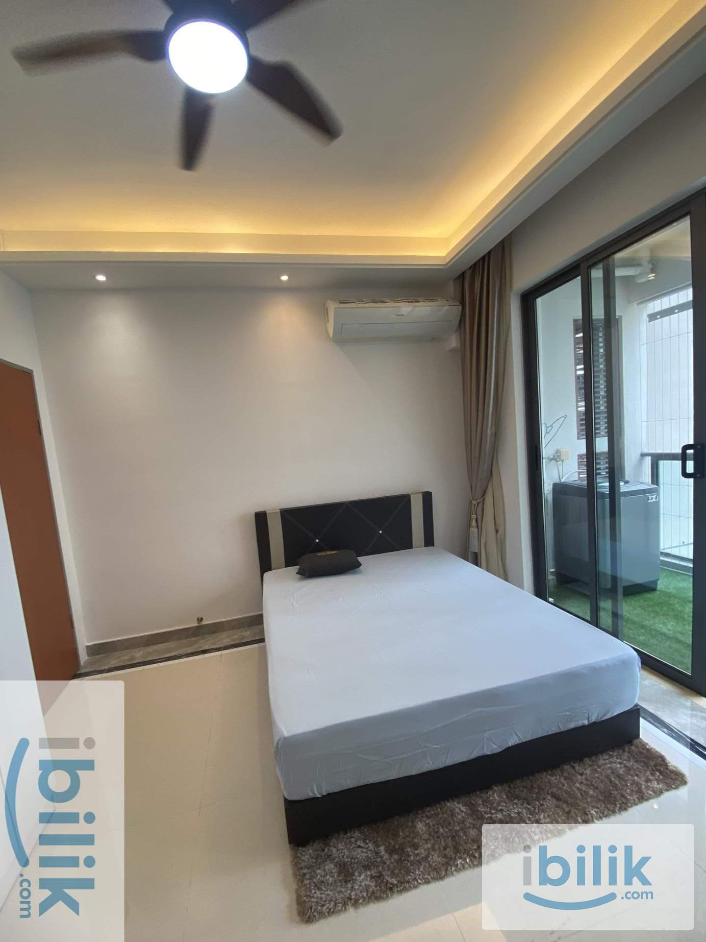 Balcony room  (Own washer) at R&F mall for rent - Image 5