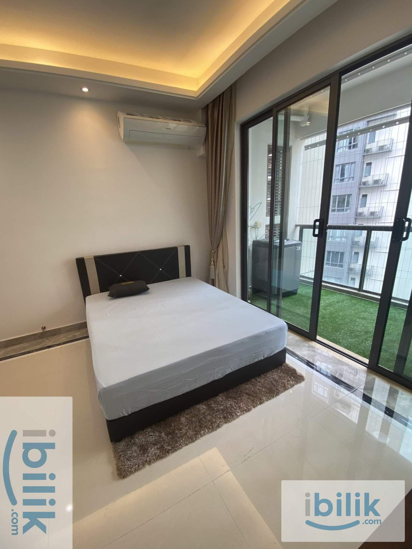 Balcony room  (Own washer) at R&F mall for rent - Image 4