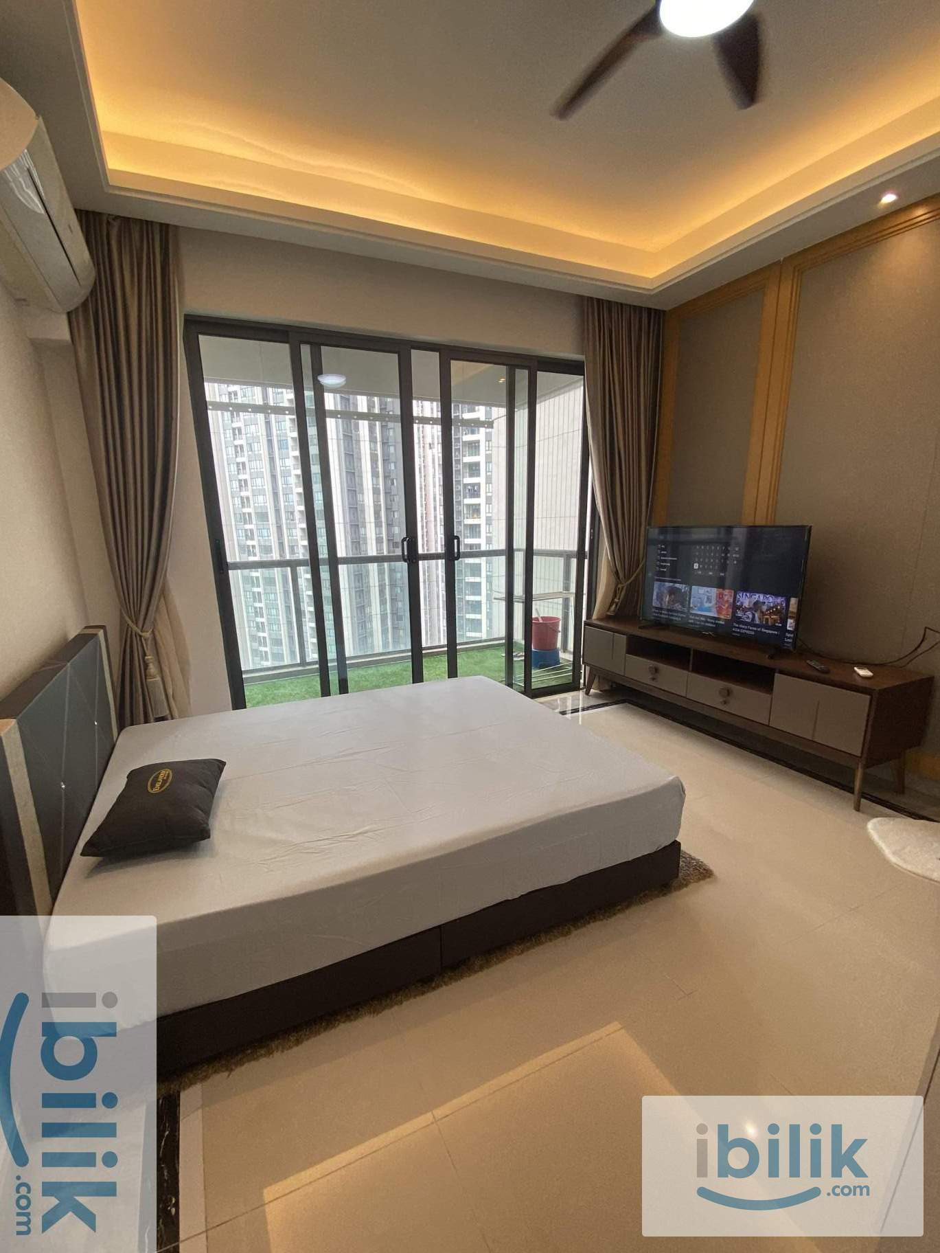 Balcony room  (Own washer) at R&F mall for rent - Image 9