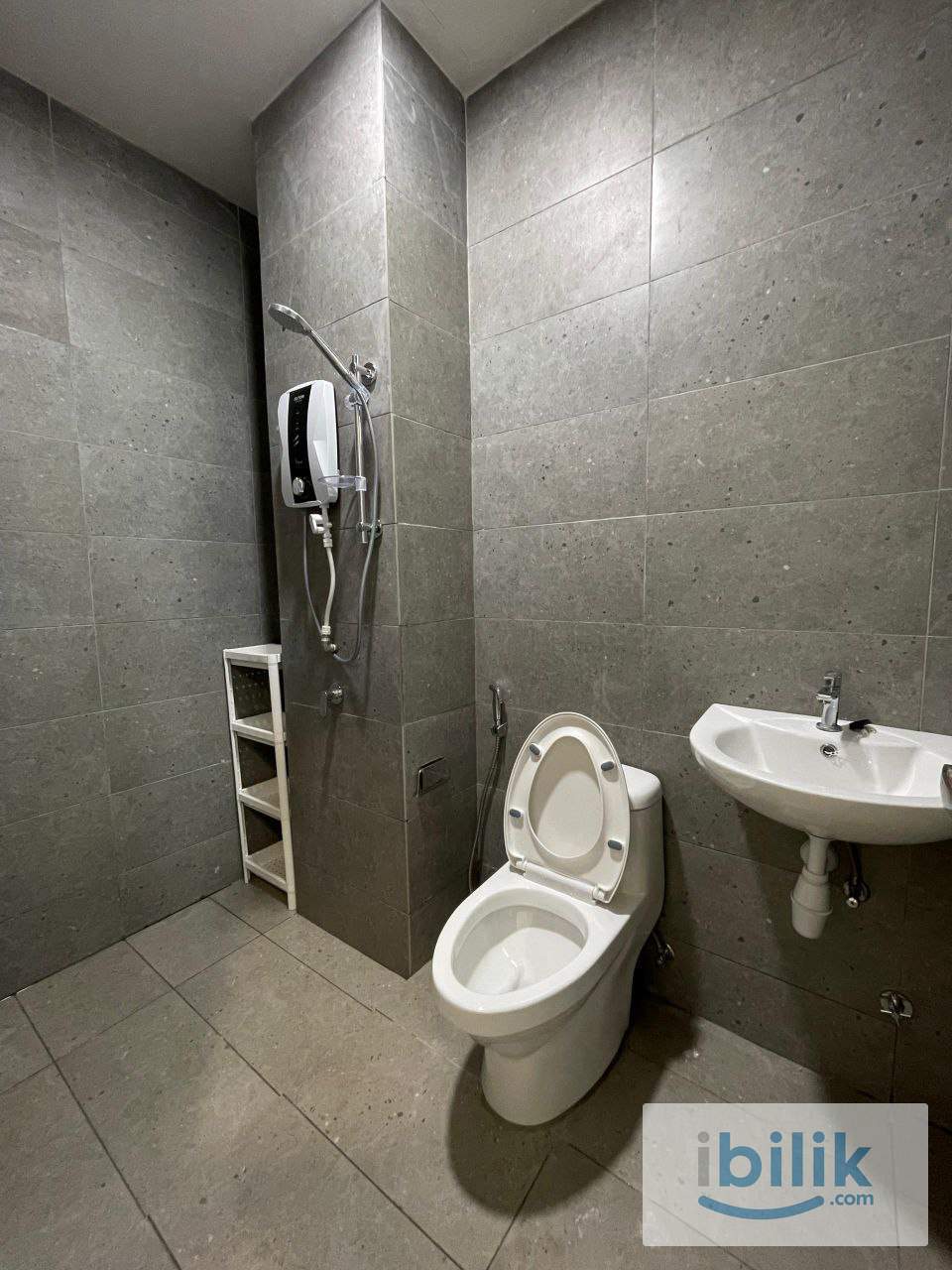 Single Balcony Room at Verando Residence - Image 3