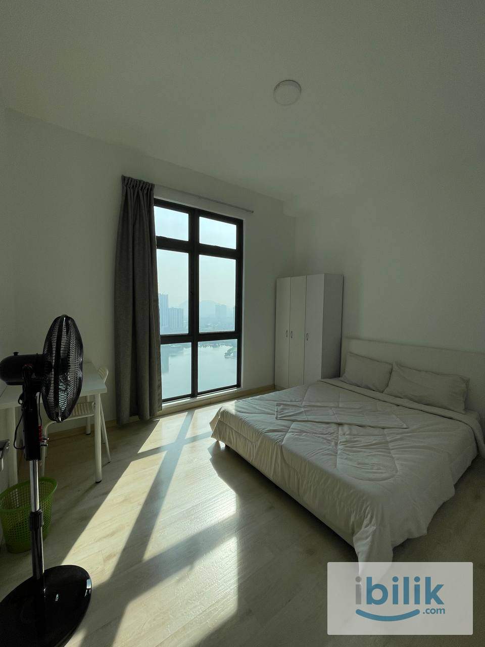 Middle Large Room at The Henge (Free rental promotion) - Image 1